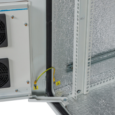 Шкаф климатический телекоммуникационный навесной (ШКТН) 19 ,15U(680x550)